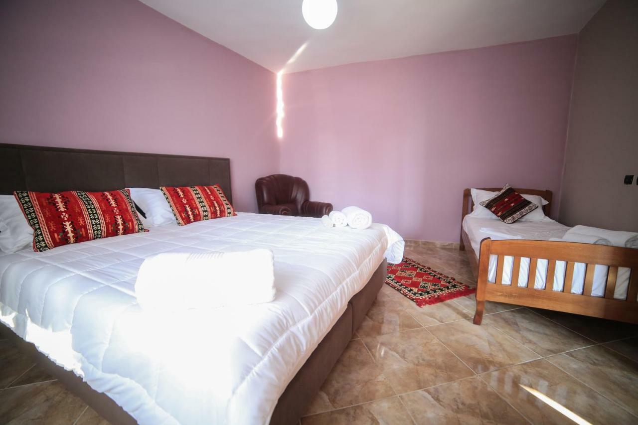 Holiday home Kaloshi